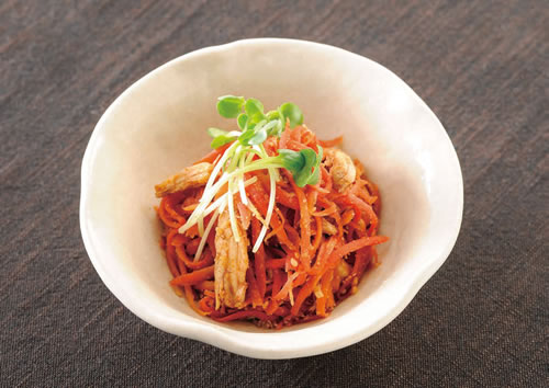 金時にんじんと鶏ささ身のゴマ酢炒め